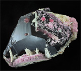 Кристаллы розового турмалина, клевландит и мусковит на дымчатом кварце 1139 грамм 
