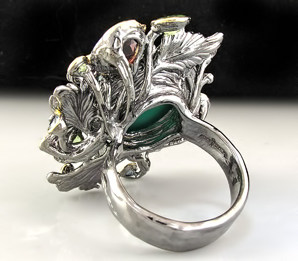Кольцо из серебра 925 пробы с зеленым агатом и самоцветами Серебро 925