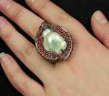 Серебряное кольцо с жемчужиной Mabe и красно-оранжевыми сапфирами Серебро 925