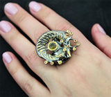 Серебряное кольцо с золотистым сфеном и сапфирами Серебро 925