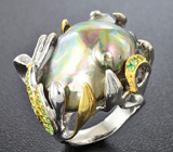 Серебряное кольцо c цветной жемчужиной барокко и цаворитами Серебро 925