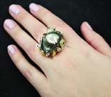 Серебряное кольцо c цветной жемчужиной барокко и цаворитами Серебро 925