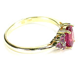 Кольцо с крупным ярко-розовым сапфиром Золото