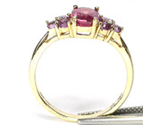 Кольцо с крупным ярко-розовым сапфиром Золото