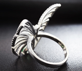 Серебряное кольцо «Бабочка» с изумрудами Серебро 925