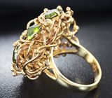 Золотое кольцо с зелеными сфенами 8,58 карат и бриллиантами Золото