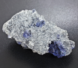 Кристаллы флюорита со сменой цвета с кристаллами кальцита 