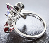 Прелестное серебряное кольцо с родолитами, танзанитами, резным перламутром и цветной эмалью Серебро 925