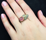 Серебрняое кольцо с розовым сапфиром и перидотами