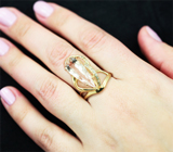 Золотое кольцо с морганитом 4,21 карата и лейкосапфирами Золото