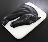 Камея-подвеска «Вороной» из цельной черной яшмы на белом жадеите 