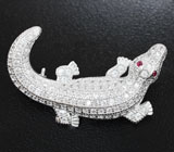 Серебряная брошь «Крокодил» с кубиком циркония Серебро 925