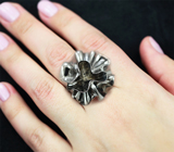 Серебряное кольцо-цветок с разноцветными сапфирами и родолитом Серебро 925