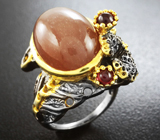 Серебряное кольцо с лунным камнем с эффектом «кошачьего глаза» и родолитами Серебро 925