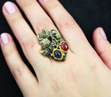 Серебряное кольцо с рубином, синими сапфирами, изумрудом и голубыми топазами Серебро 925