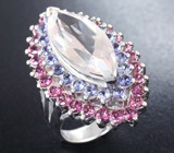 Серебряное кольцо с розовым кварцем, иолитами и родолитами Серебро 925