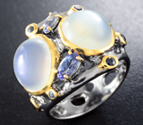 Серебряное кольцо с лунным камнем с эффектом кошачьего глаза, танзанитами и синими сапфирами
