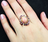 Серебряное кольцо с розовым перуанским опалом, разноцветными сапфирами и родолитами Серебро 925