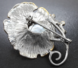 Серебряная брошь с жемчужиной барокко и цаворитами Серебро 925