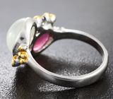 Серебряное кольцо с лунным камнем, пурпурным и синими сапфирами Серебро 925