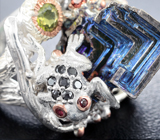 Серебряное кольцо с кристаллом висмута и самоцветами Серебро 925
