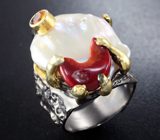 Серебряное кольцо с жемчужиной барокко, кораллом и солнечным мексиканским опалом Серебро 925