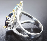 Серебряное кольцо с насыщенно-синим сапфиром, голубым топазом и гранатами Серебро 925