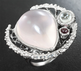 Серебряное кольцо с розовым кварцем, голубым топазом и родолитом Серебро 925