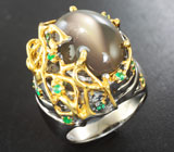 Серебряное кольцо с лунным камнем с эффектом кошачьего глаза 12,45 карата и изумрудами Серебро 925