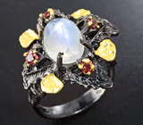 Серебряное кольцо с лунным камнем 3+ карат и мозамбикскими гранатами Серебро 925