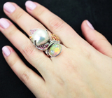Серебряное кольцо с жемчужиной барокко 26,22 карата, кристаллическим эфиопским опалом 2,17 карата и красными сапфирами