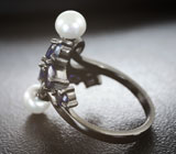 Изысканное серебряное кольцо с жемчугом и синими сапфирами Серебро 925