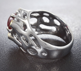 Серебряное кольцо с рубином 2,26 карата и цаворитами