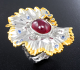 Серебряное кольцо с рубином 3,26 карата и васильковыми сапфирами Серебро 925