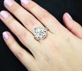 Замечательное серебряное кольцо с бесцветными топазами