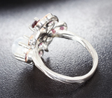 Изысканное серебряное кольцо с лунным камнем и родолитами  Серебро 925