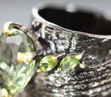 Серебряное кольцо с зеленым аметистом и перидотами