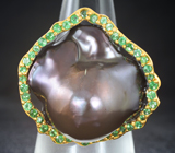 Серебряное кольцо с жемчужиной барокко 35,56 карата и цаворитами