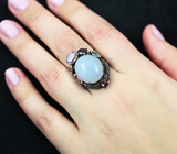 Серебряное кольцо с халцедоном 18+ карат, аметистом, голубым топазом, родолитами и турмалинами