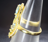 Элегантное серебряное кольцо с голубыми топазами, перидотом и диопсидами