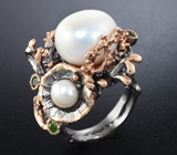 Стильное серебряное кольцо с жемчугом и цаворитами