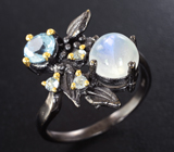 Серебряное кольцо c лунным камнем и голубыми топазами Серебро 925