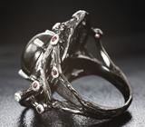 Серебряное кольцо с кабошоном корунда и родолитами Серебро 925