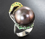 Серебряное кольцо с цветной жемчужиной барокко 36,55 карата и цаворитами Серебро 925