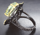 Серебряное кольцо с зеленым аметистом и синими сапфирами
