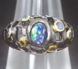 Серебряное кольцо с кристаллическим черным опалом и синими сапфирами