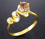 Золотое кольцо с андалузитом 1,01 карата и лейкосапфирами Золото