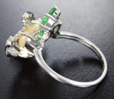 Серебряное кольцо с кристаллическим эфиопским опалом и цаворитами