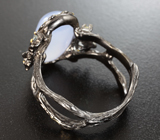 Серебряное кольцо с халцедоном и голубыми топазами