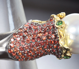 Серебряное кольцо с жемчужиной барокко 18,87 карата, сапфирами и цаворитами